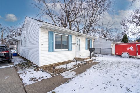 Homes For Sale - 311 E 22nd Street<br/> Newton, IA 50208