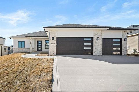 Homes For Sale - 18272 Alderleaf Drive<br/> Clive, IA 50325