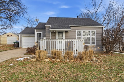 Homes For Sale - 303 Virginia Avenue<br/> Des Moines, IA 50315