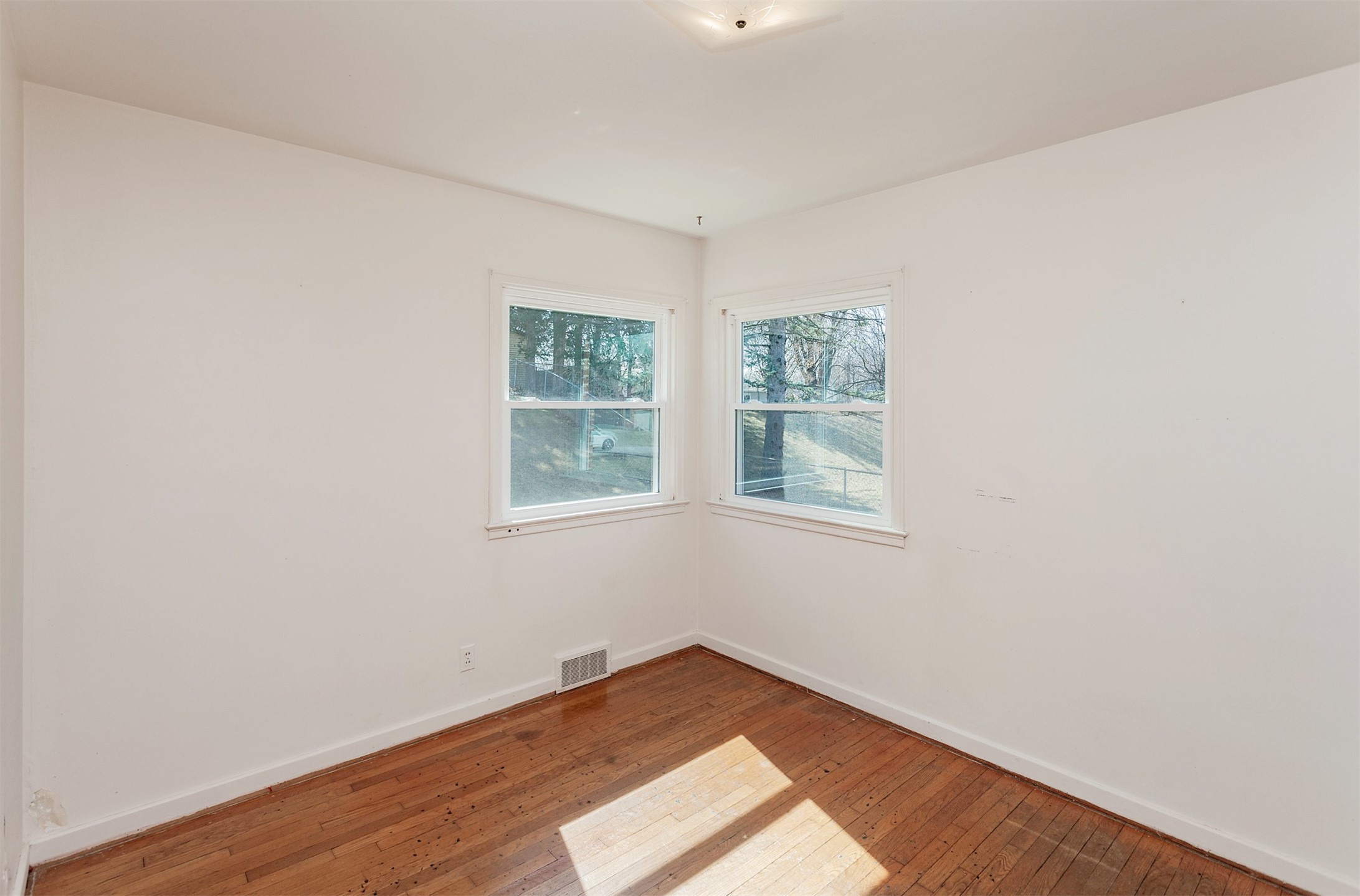6826 Colby Avenue, Windsor Heights, Iowa image 12