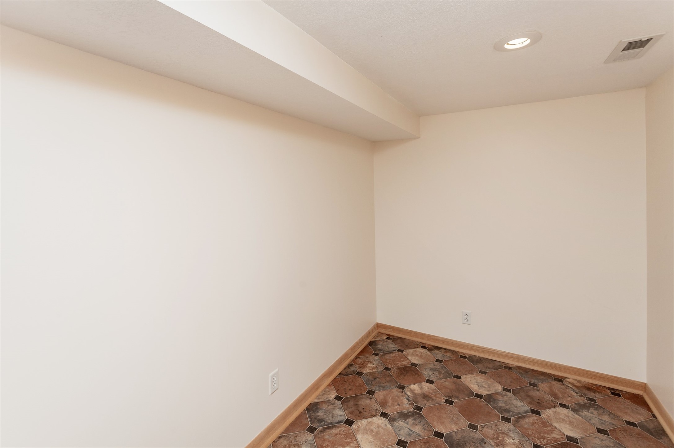 6826 Colby Avenue, Windsor Heights, Iowa image 22