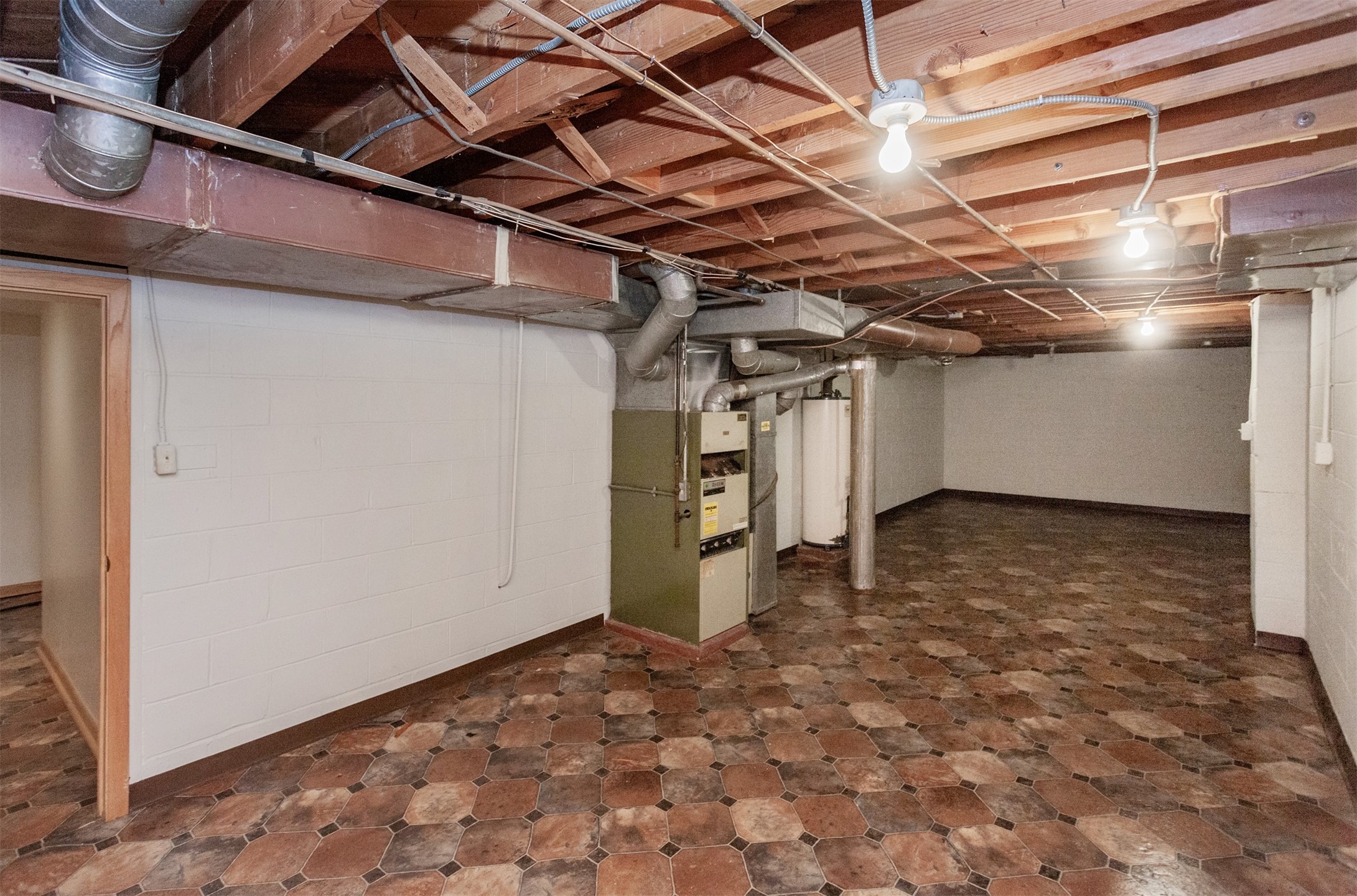 6826 Colby Avenue, Windsor Heights, Iowa image 23