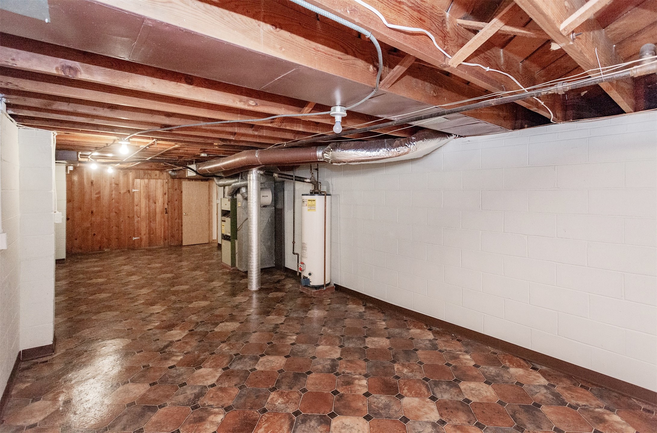 6826 Colby Avenue, Windsor Heights, Iowa image 24
