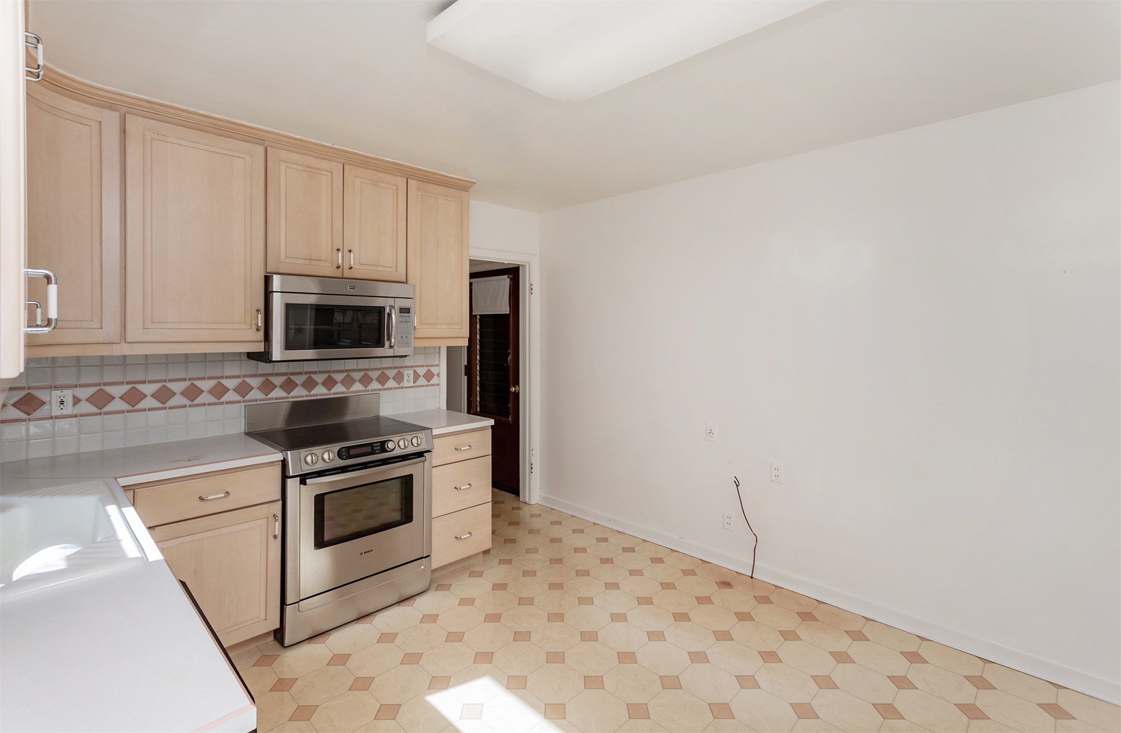 6826 Colby Avenue, Windsor Heights, Iowa image 3