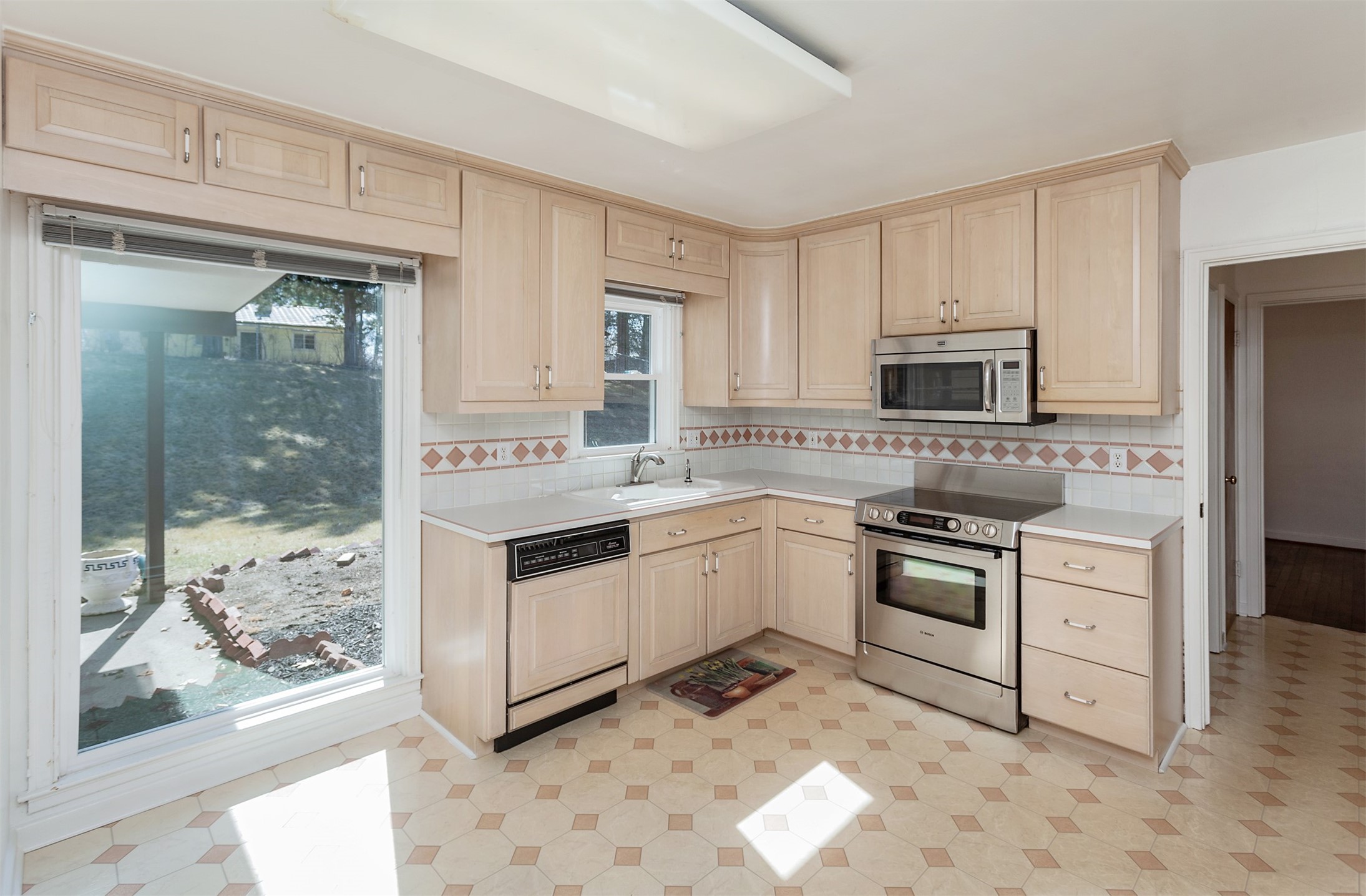 6826 Colby Avenue, Windsor Heights, Iowa image 2