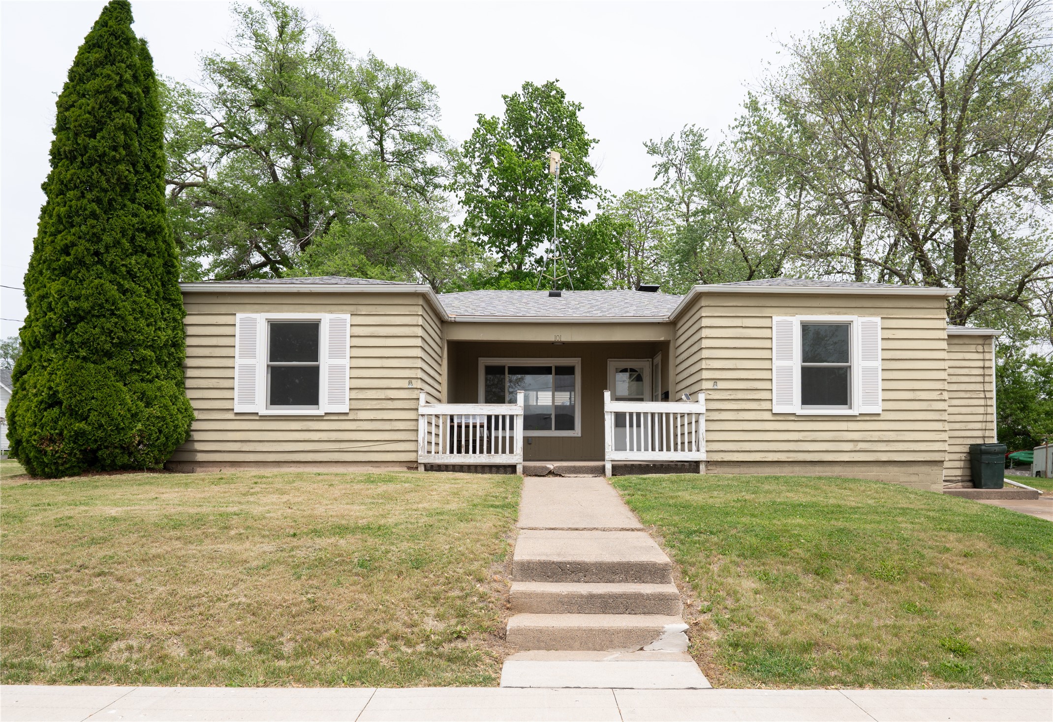 101 E Cronkhite Street, Knoxville, Iowa image 1