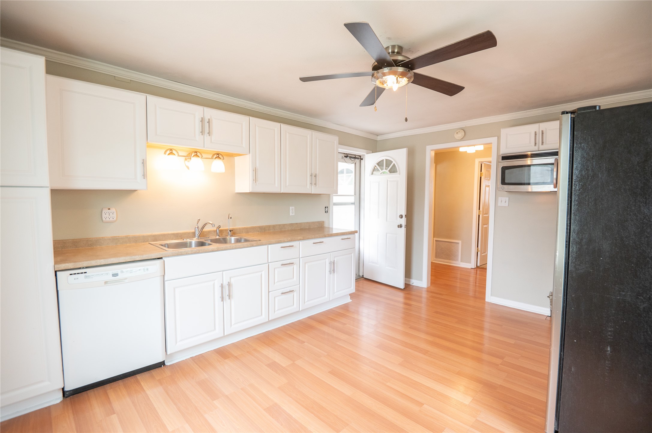 101 E Cronkhite Street, Knoxville, Iowa image 3