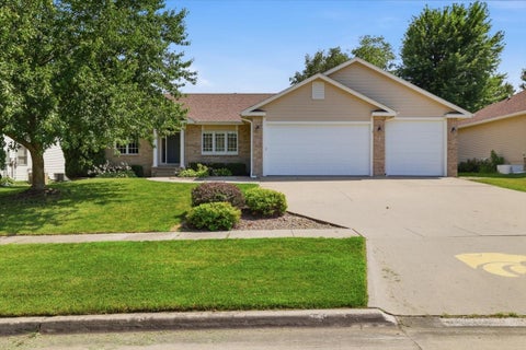 Homes For Sale - 810 William Nowels Circle<br/> Carlisle, IA 50047