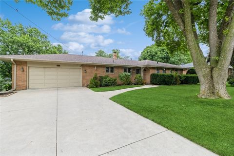 Single Family Residence in Urbandale IA 3101 Mary Lynn Drive.jpg