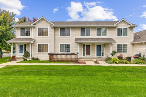 Condo For Sale - 5819 S Glenstone Court<br/> Johnston, IA 50131