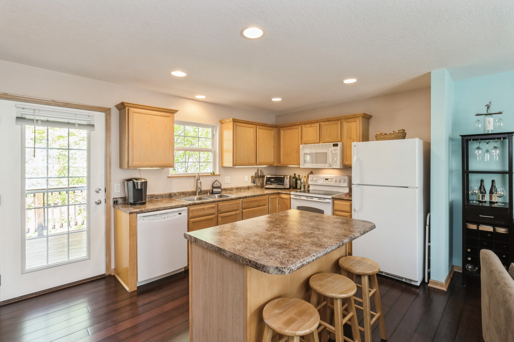 5553 Kenton Lane, Johnston, Iowa image 9