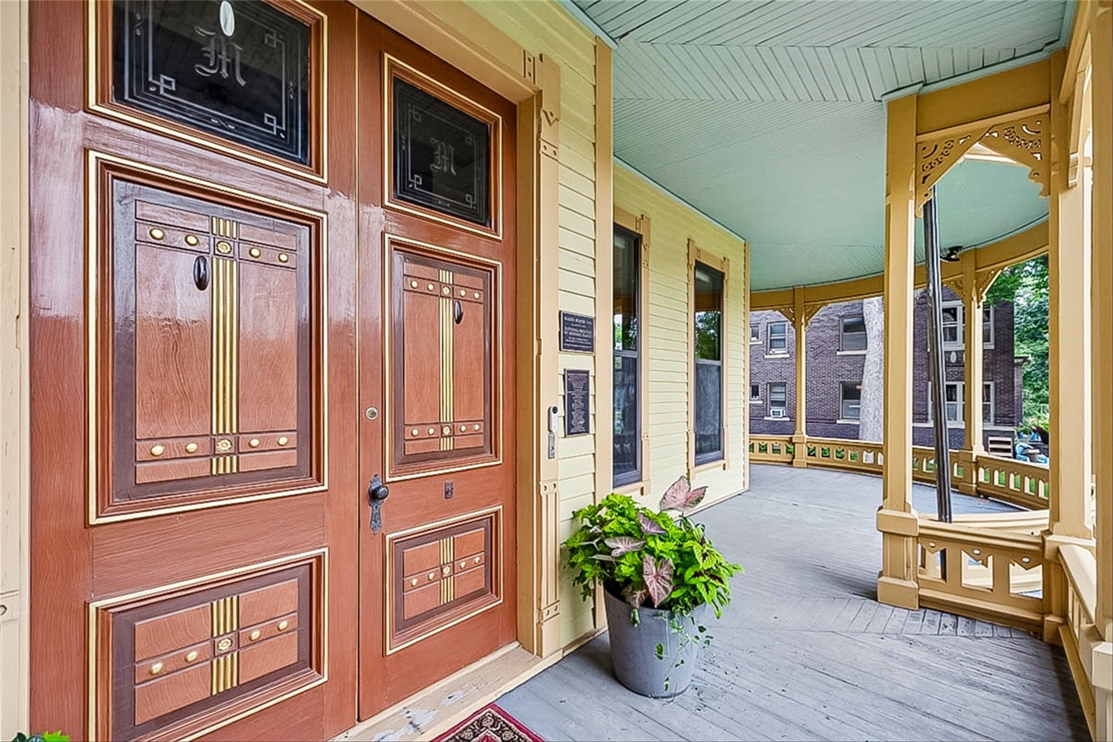 1623 Center Street