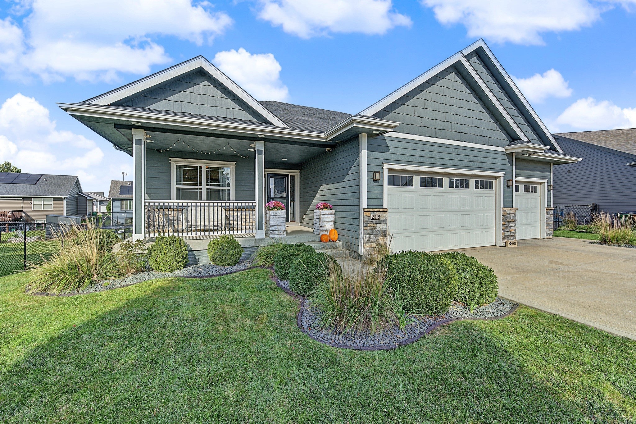 218 Tailfeather Drive NE