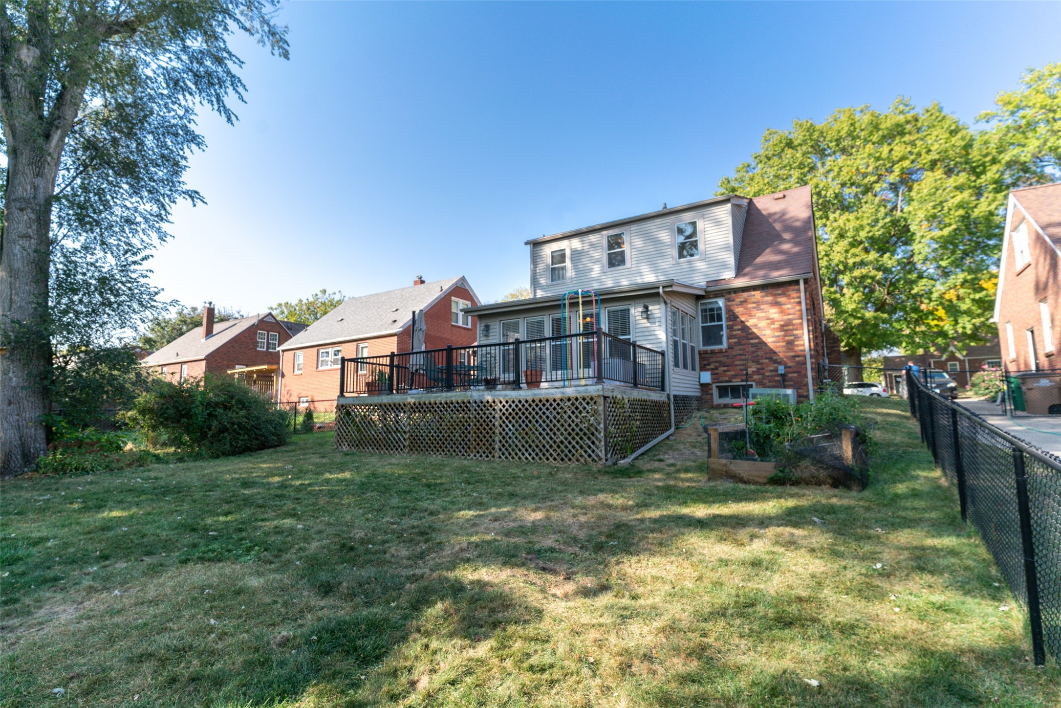 6704 Elmcrest Drive, Windsor Heights, Iowa image 22