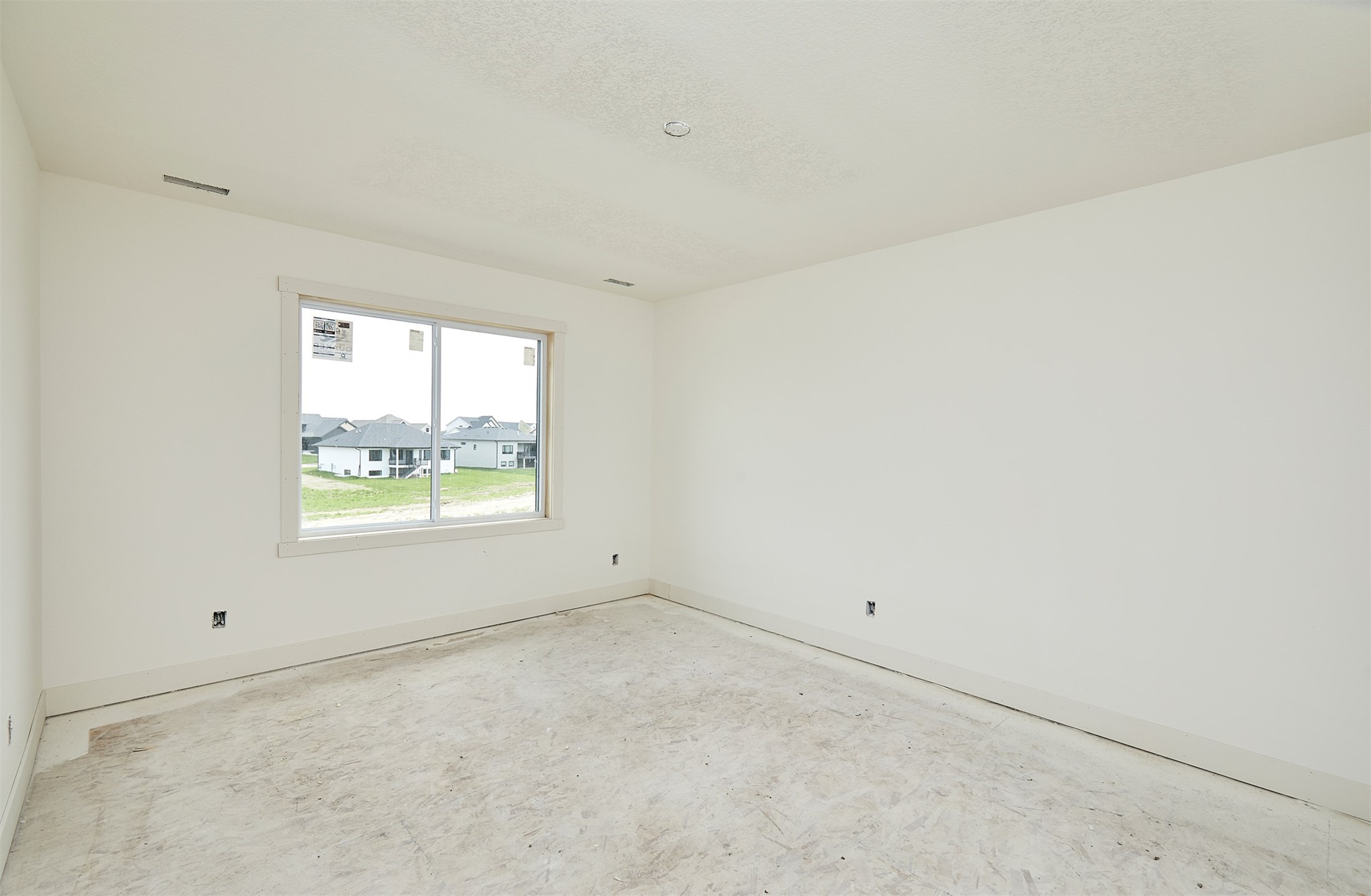 17987 Alpine Drive, Clive, Iowa image 11