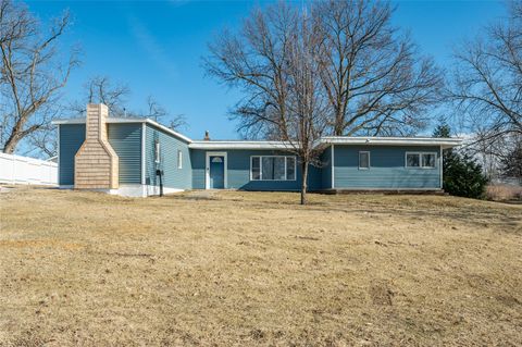 Homes For Sale - 218 16th Street<br/> Chariton, IA 50049