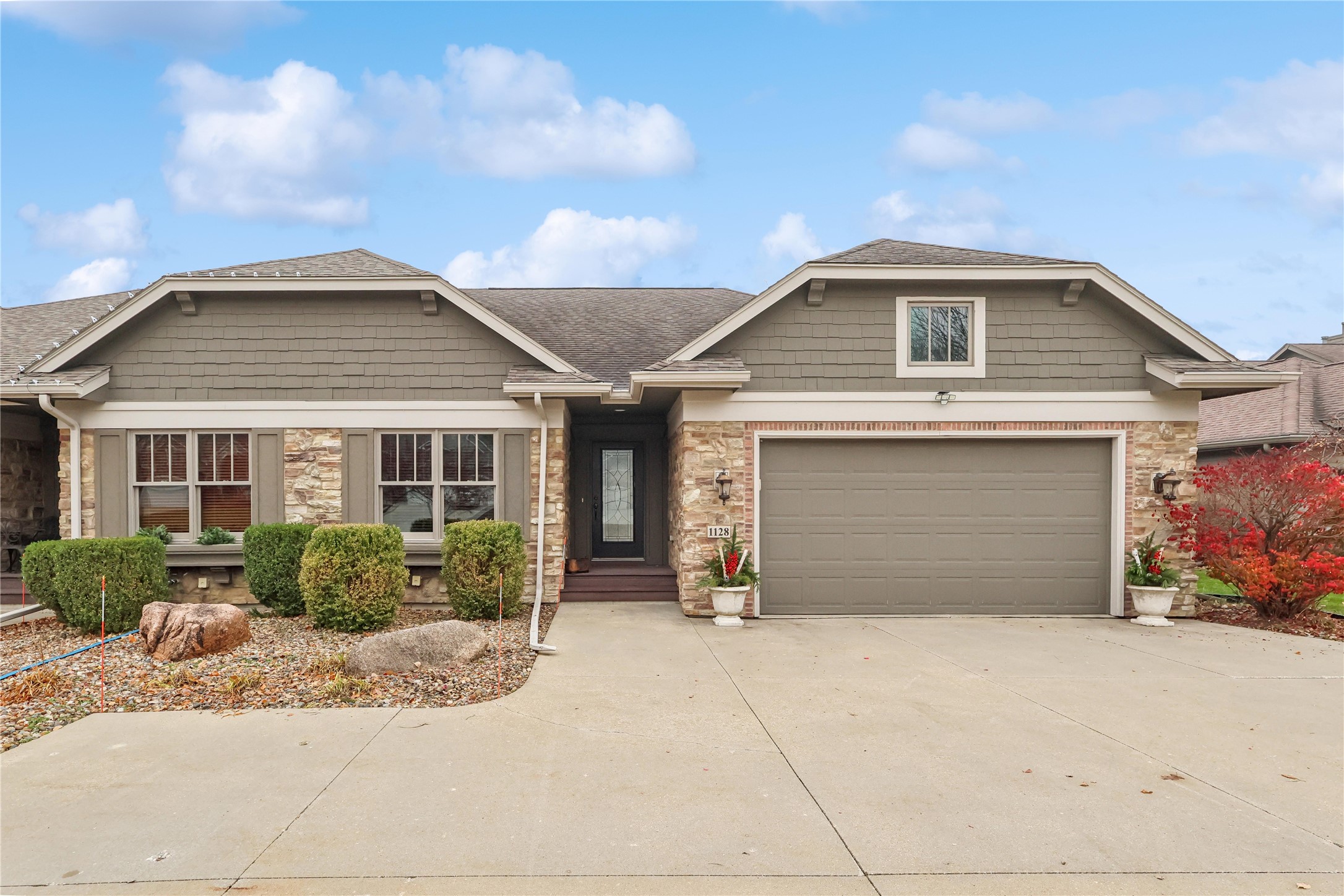 1128 Glen Oaks Drive