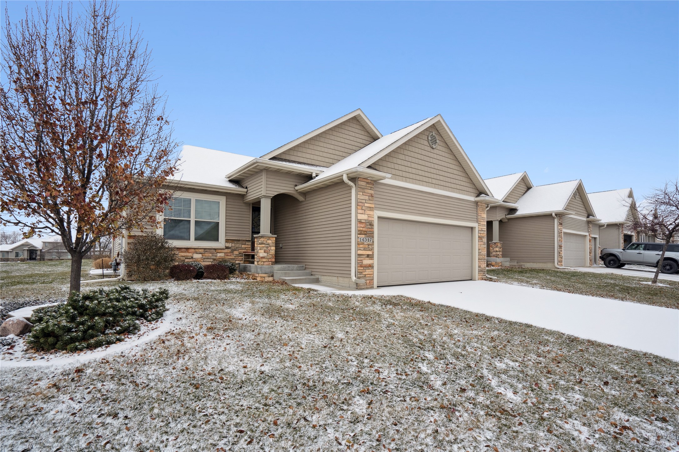 14317 Goodman Drive, Urbandale, Iowa image 3