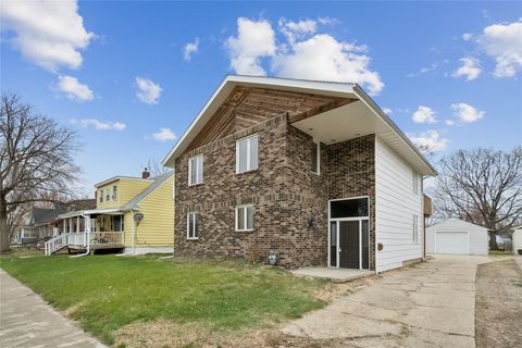 Homes For Sale - 217 9th Street<br/> West Des Moines, IA 50265