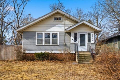 Homes For Sale - 2016 30th Street<br/> Des Moines, IA 50310