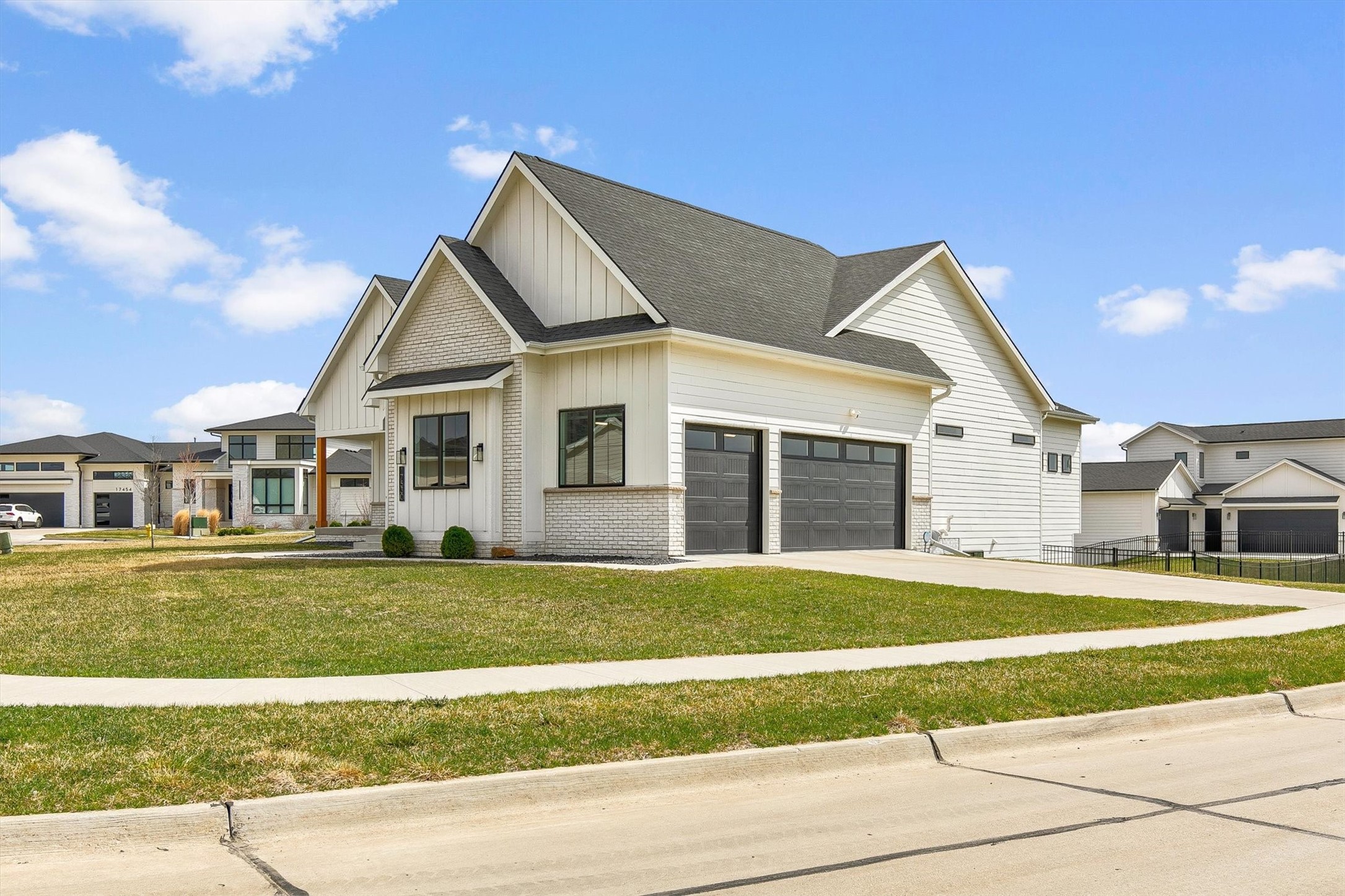 Clive, Iowa, 50325, United States, 5 Bedrooms Bedrooms, ,5 BathroomsBathrooms,Residential,Active,2035563