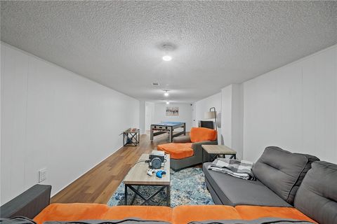 Single Family Residence in Des Moines IA 4202 30th Street 20.jpg