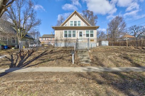 Homes For Sale - 810 E Washington Avenue<br/> Des Moines, IA 50316