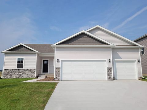Homes For Sale - 817 2nd Street<br/> Altoona, IA 50009