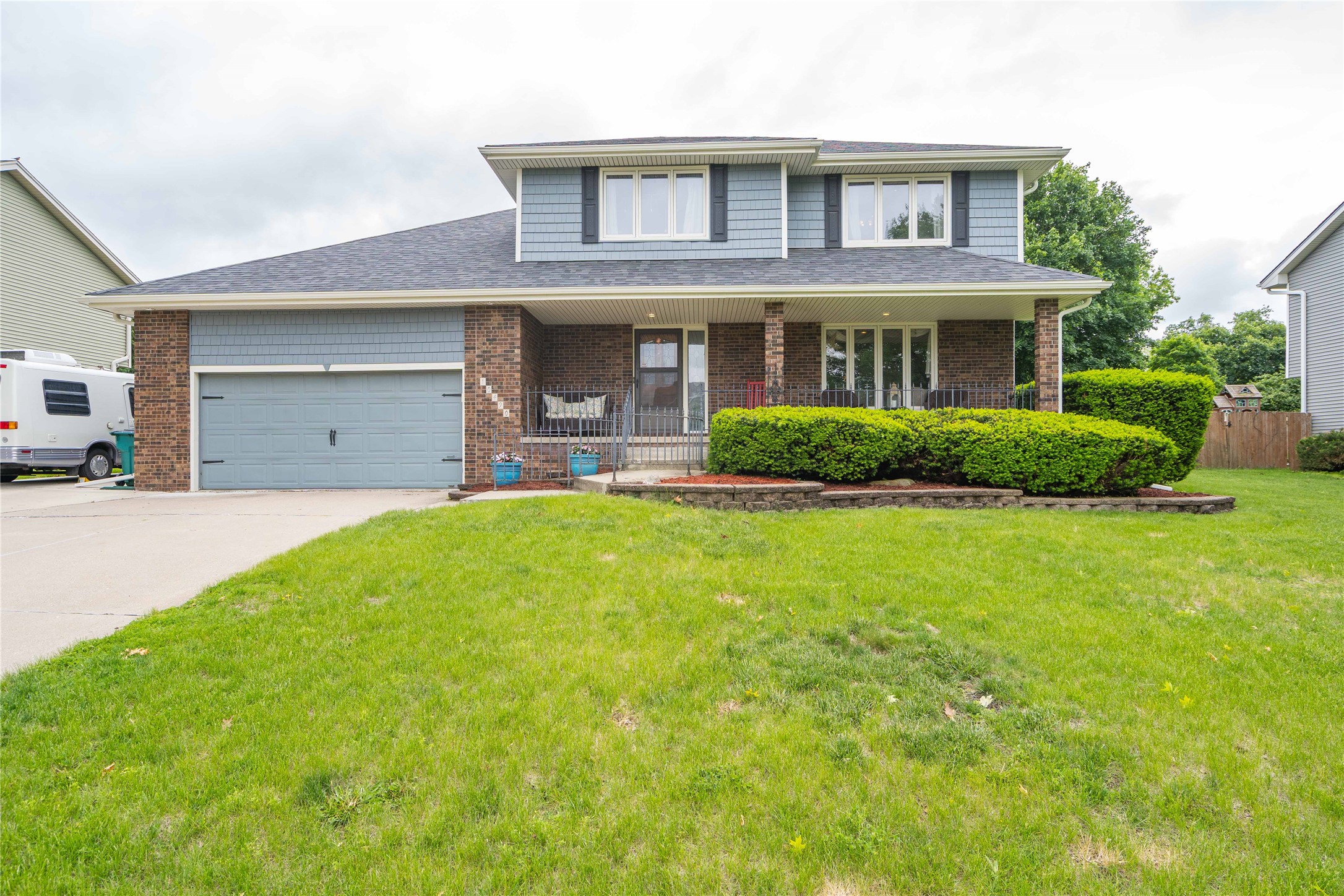 10490 Elmcrest Drive, Clive, Iowa image 1