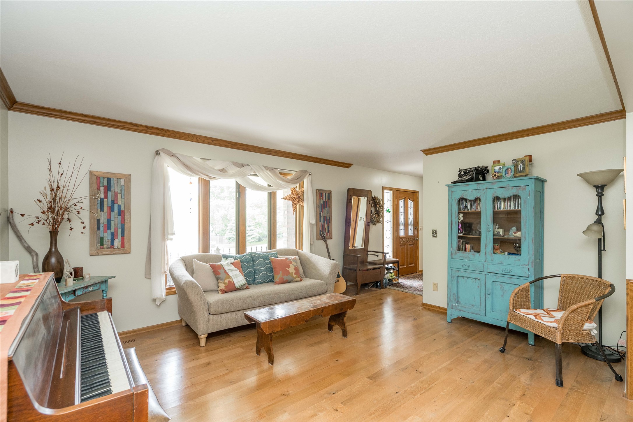 10490 Elmcrest Drive, Clive, Iowa image 10