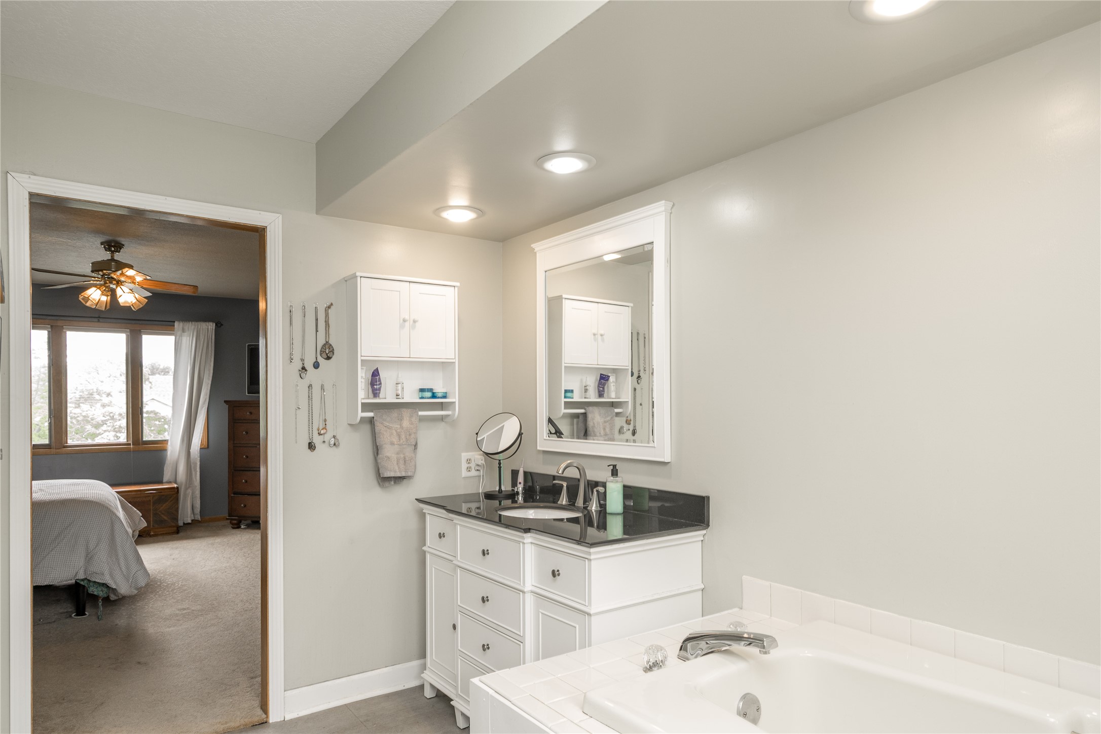 10490 Elmcrest Drive, Clive, Iowa image 17