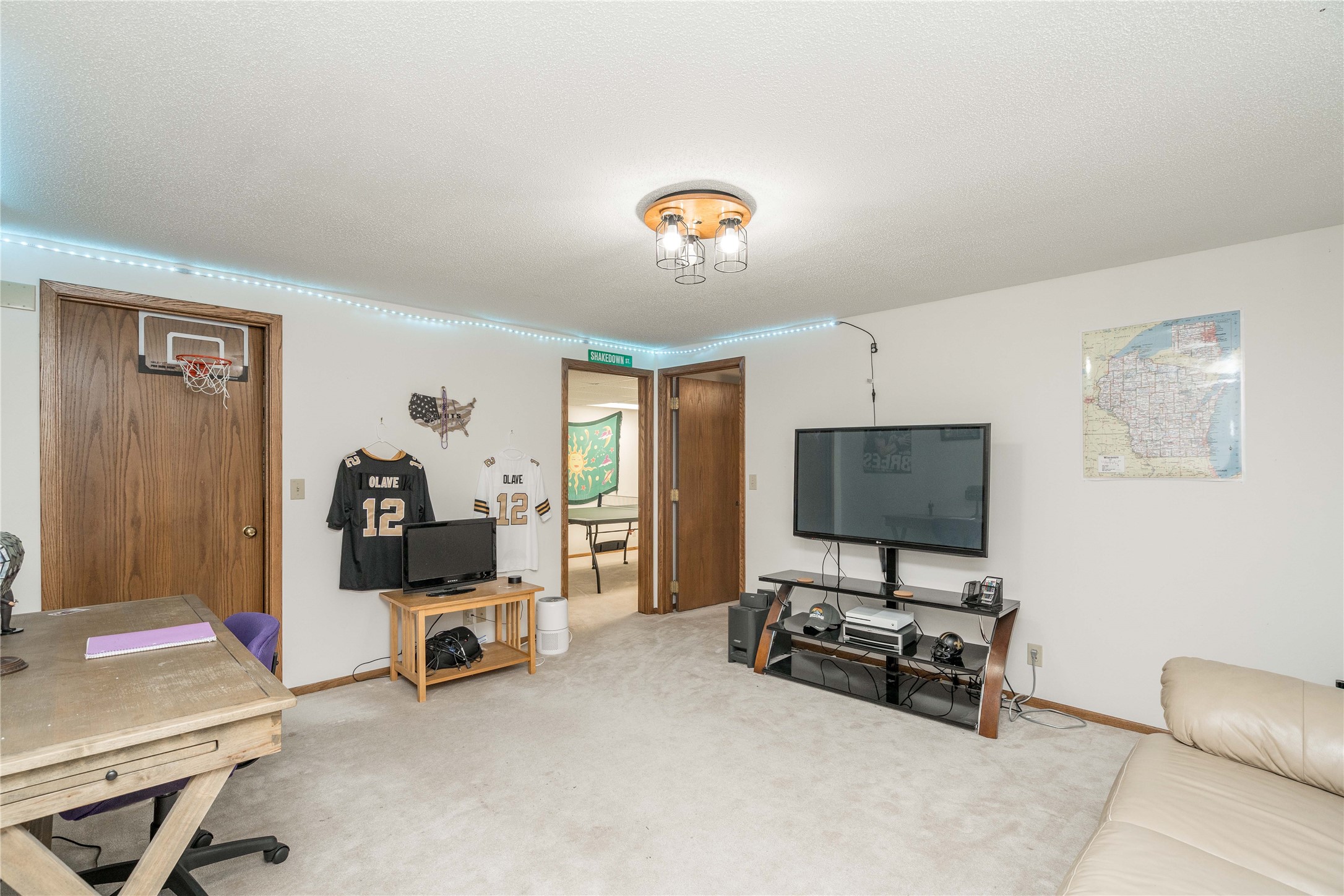 10490 Elmcrest Drive, Clive, Iowa image 22