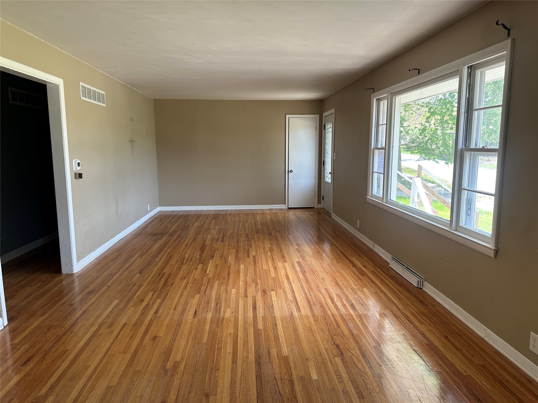 213 W Lincoln Street