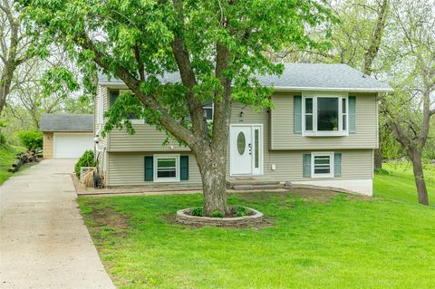 Homes For Sale - 428 N Pleasant Hill Boulevard<br/> Pleasant Hill, IA 50327