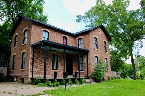 Homes For Sale - 1510 9th Street<br/> Des Moines, IA 50314