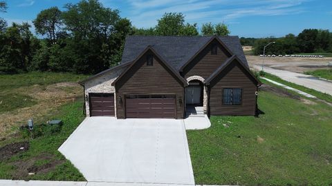 Homes For Sale - 4924 176th Street<br/> Dallas County, Urbandale, IA 50323
