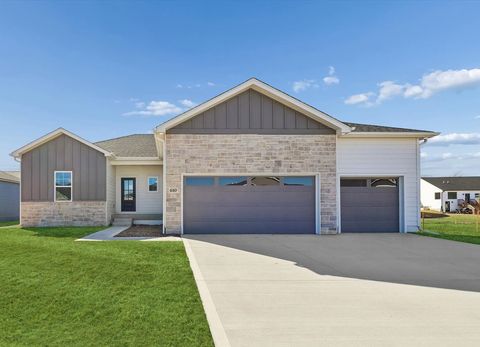 Homes For Sale - 610 NW Concord Lane<br/> Waukee, IA 50263
