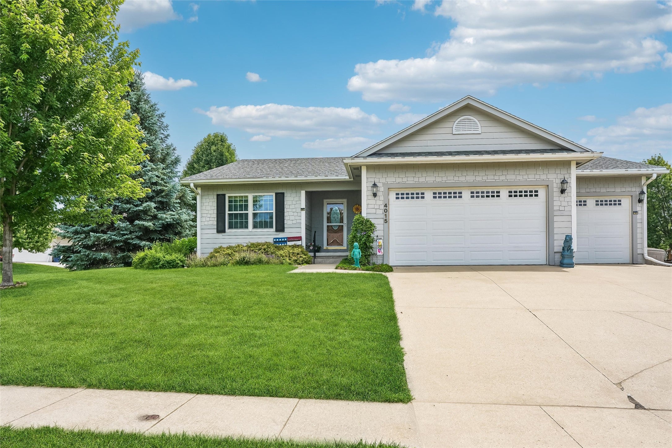 Photo 1 of 25 — 4015 124th Street, Urbandale, IA 50323