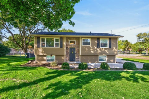 Homes For Sale - 6860 NW 5th Street<br/> Des Moines, IA 50313