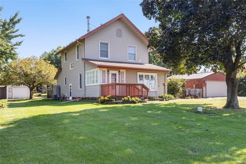 4685 E 46th Street Des Moines IA 50317