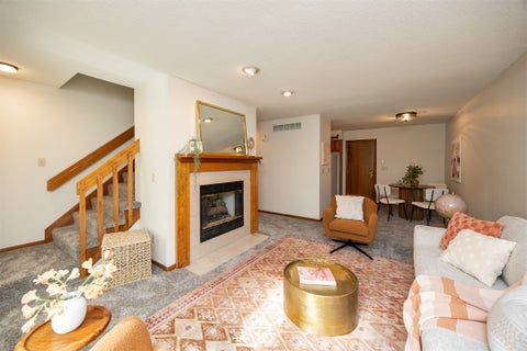 Condo For Sale - 6826 Oakwood Drive<br/> Urbandale, IA 50322