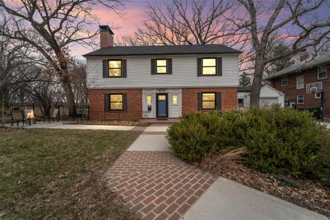 Homes For Sale - 3207 Oakland Street<br/> Ames, IA 50014