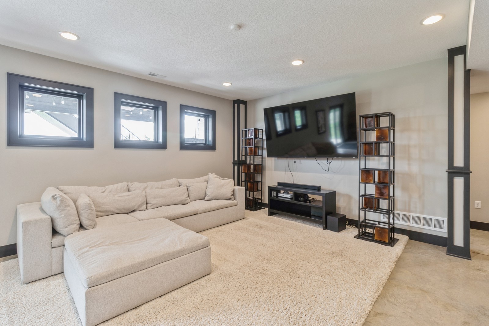 16216 Goldenrod Drive, Urbandale, Iowa image 32