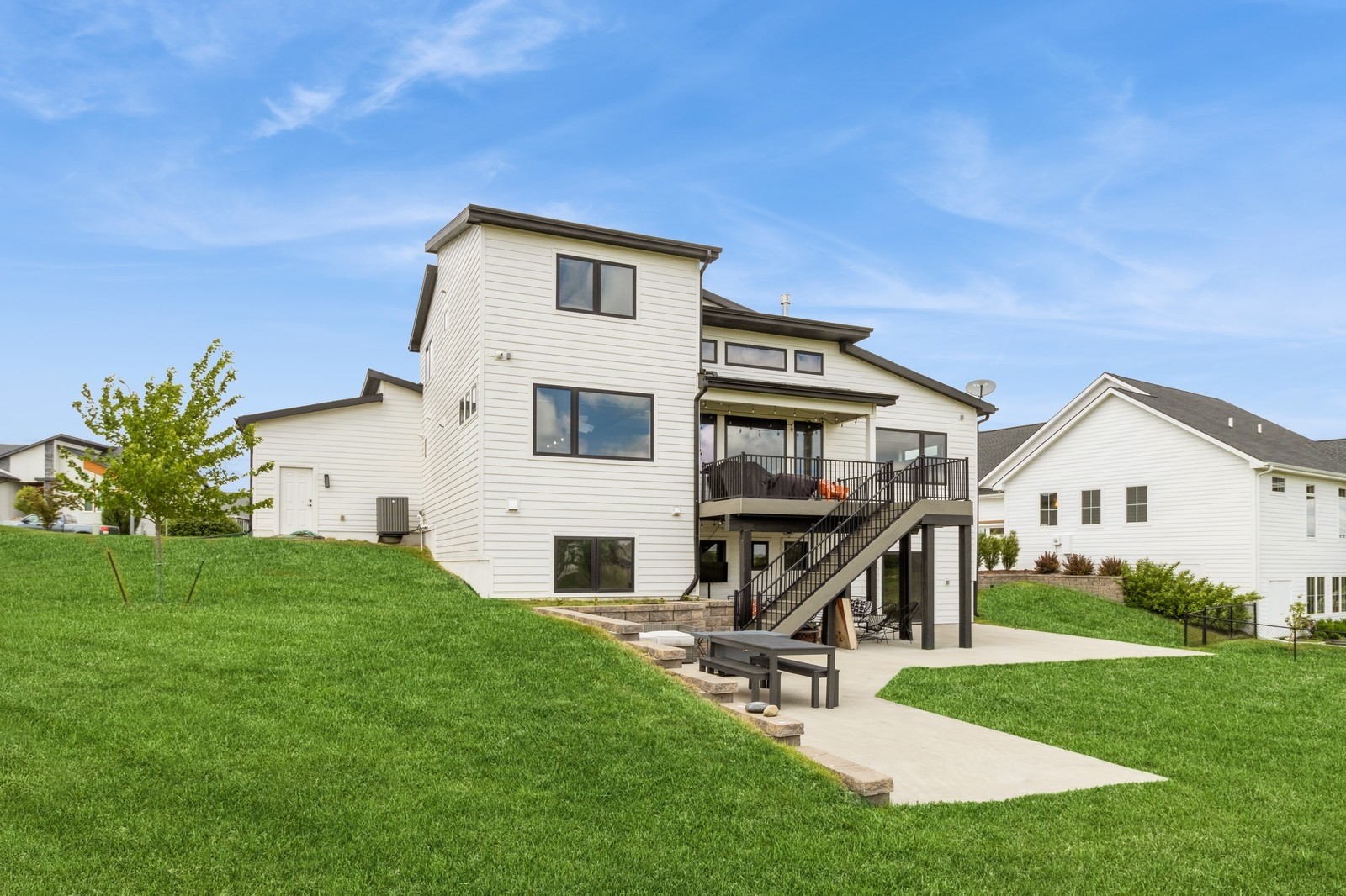 16216 Goldenrod Drive, Urbandale, Iowa image 3
