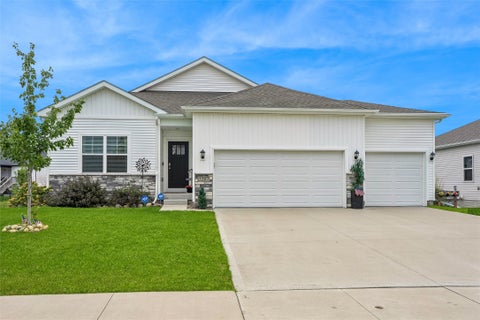 Homes For Sale - 3207 NW 25th Street<br/> Ankeny, IA 50023