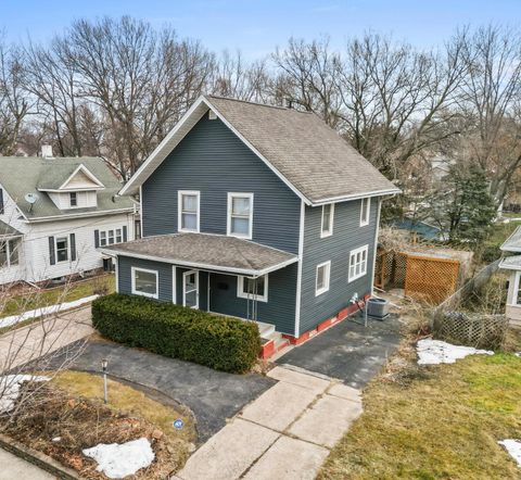 2411 E 9th Street Des Moines IA 50316