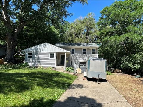 Single Family Residence in Des Moines IA 3100 61st Street.jpg