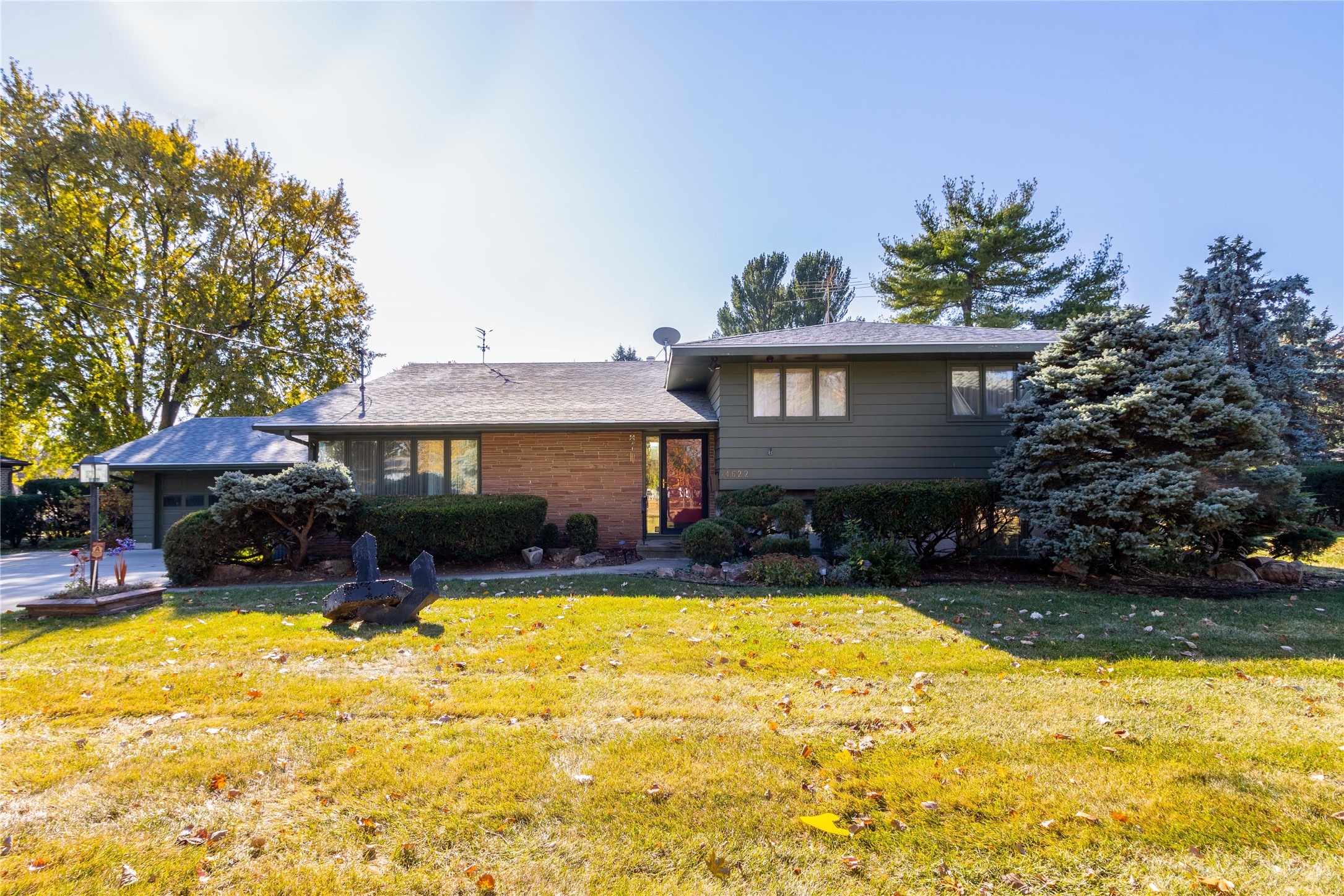 4622 Madison Avenue, Des Moines, Iowa image 1