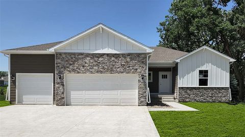 Single Family Residence in Waukee IA 870 Melody Circle.jpg