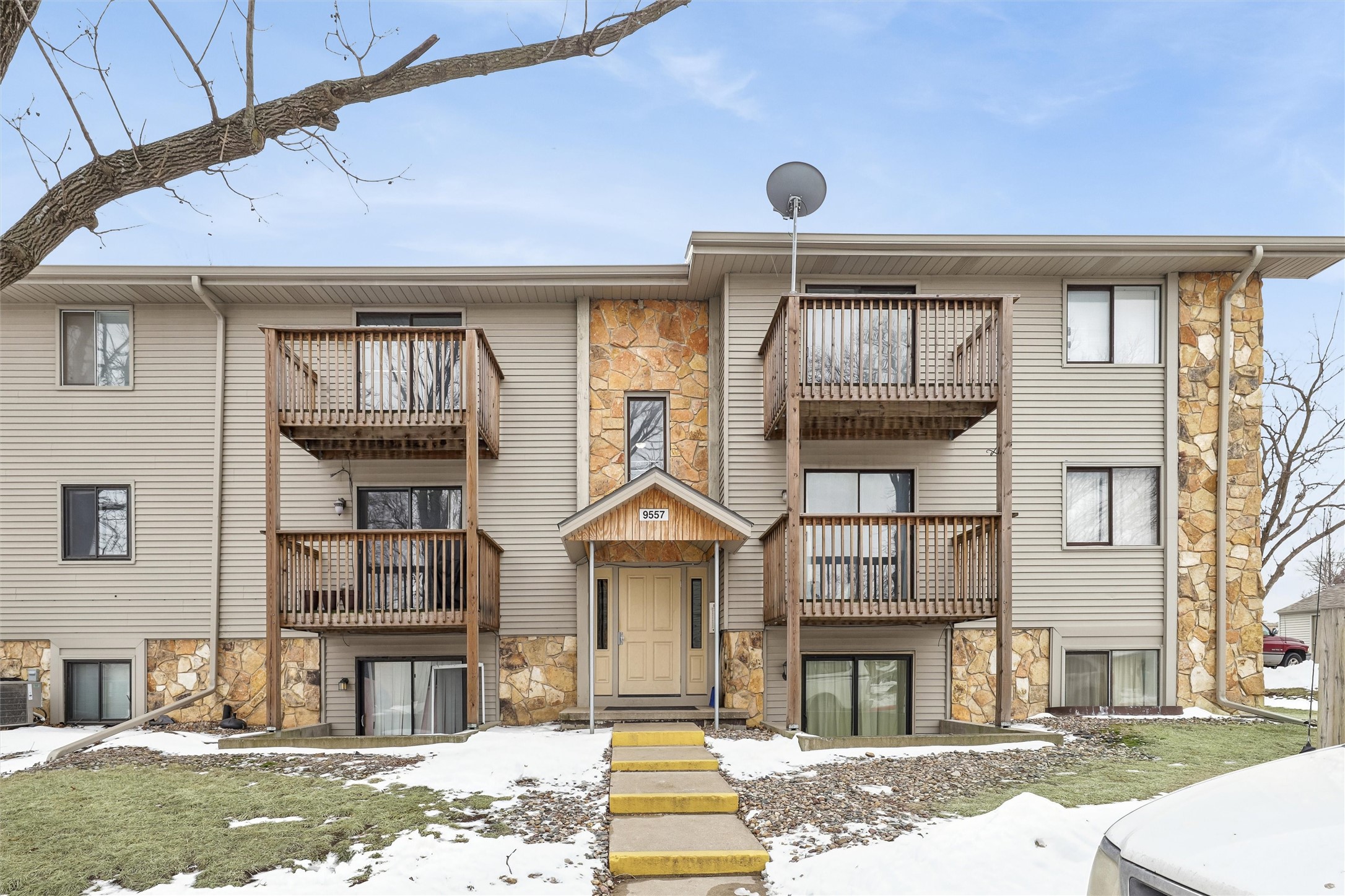 9557 University Avenue 16